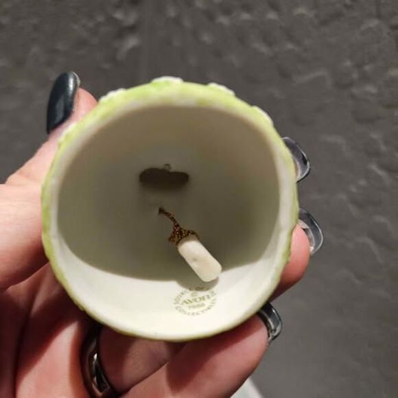 Ceramic Avon Bell 'A Mother's Love' 3" 1988 Porcelain Collectors Bell - Picture 4 of 6